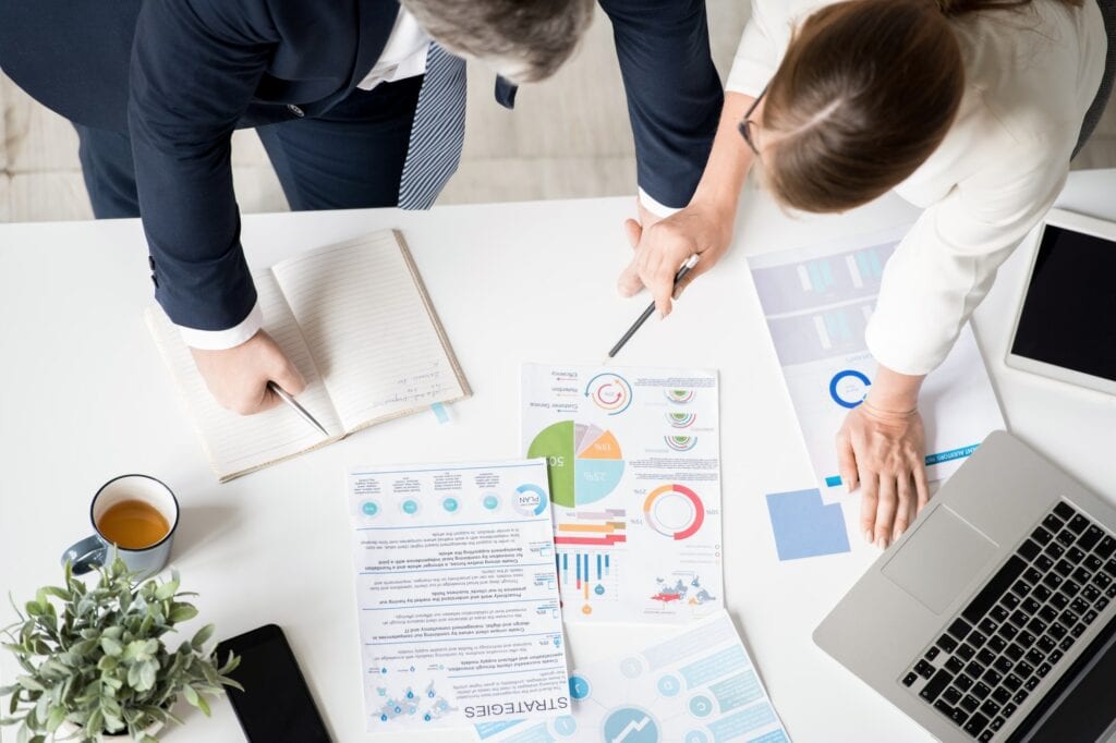 ¿Por qué tu negocio necesita un Sitio Web? 3 Revisando data de clientes