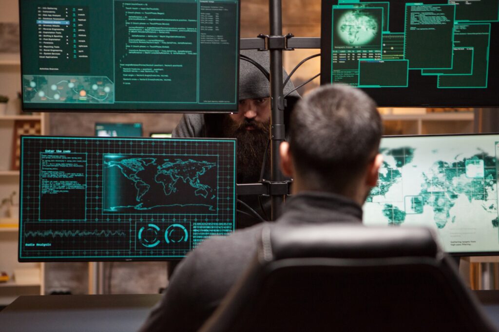 ¿Qué son los ataques DDoS? 1 Administrador deteniendo un ataque DDOS